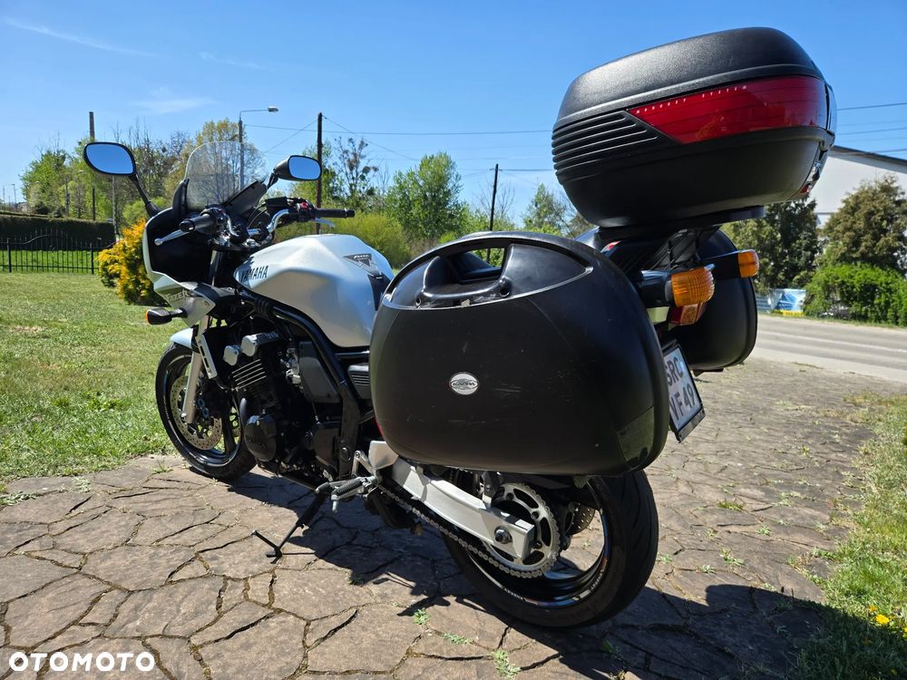 Yamaha FZS - 6