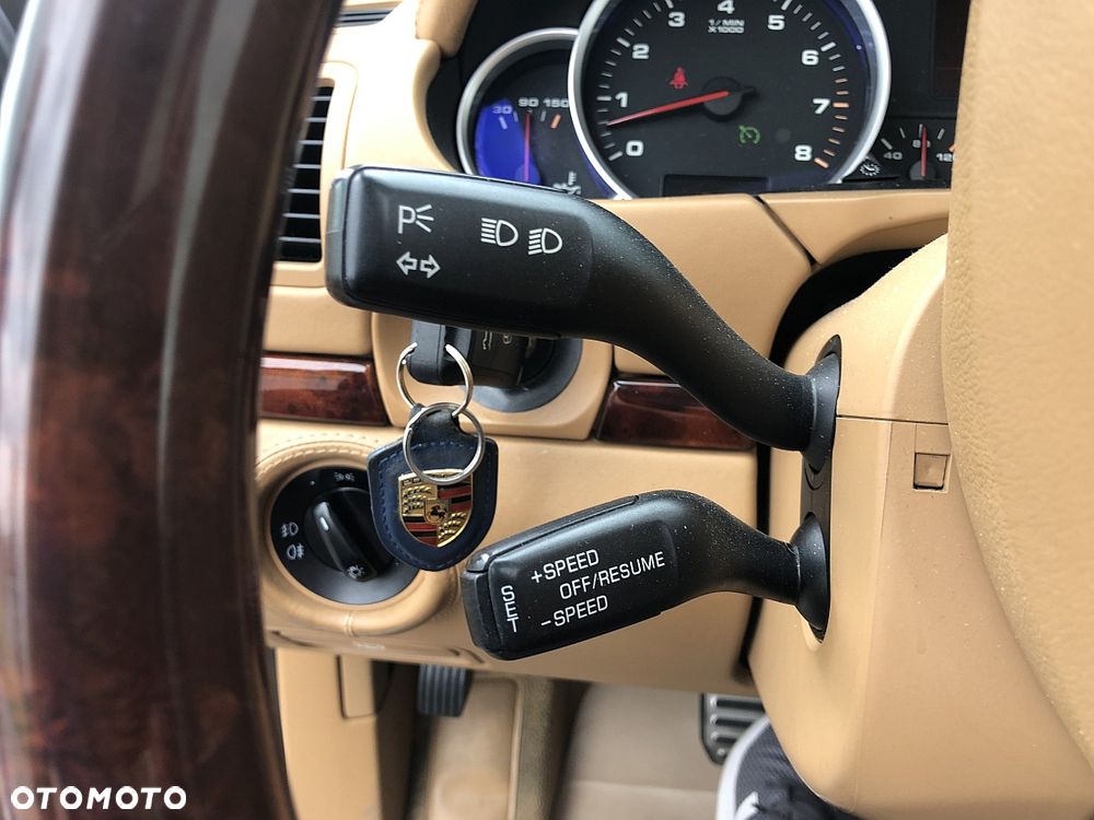 Porsche Cayenne - 24