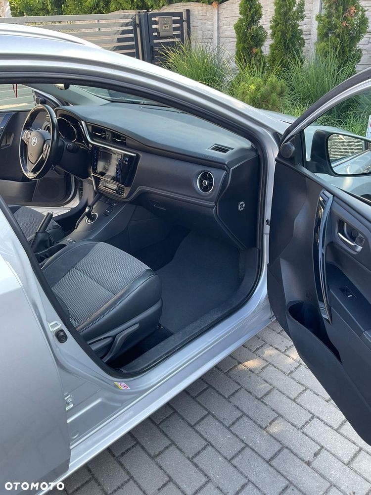 Toyota Auris Hybrid 135 Prestige - 9