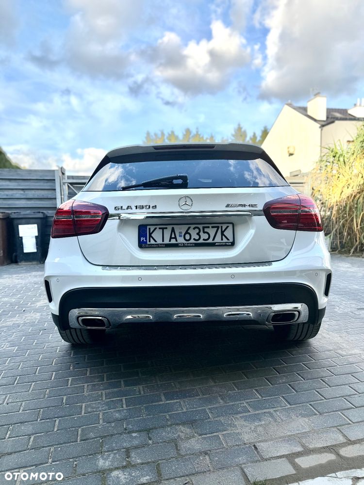 Mercedes-Benz GLA 180 d 7G-DCT AMG Line - 4