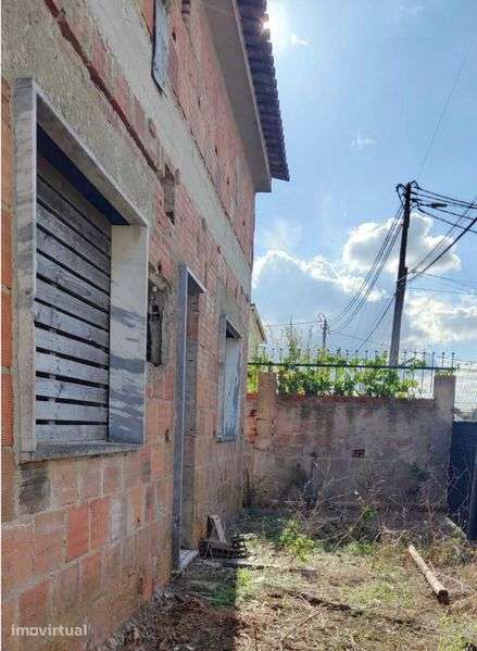 Terreno com Construção