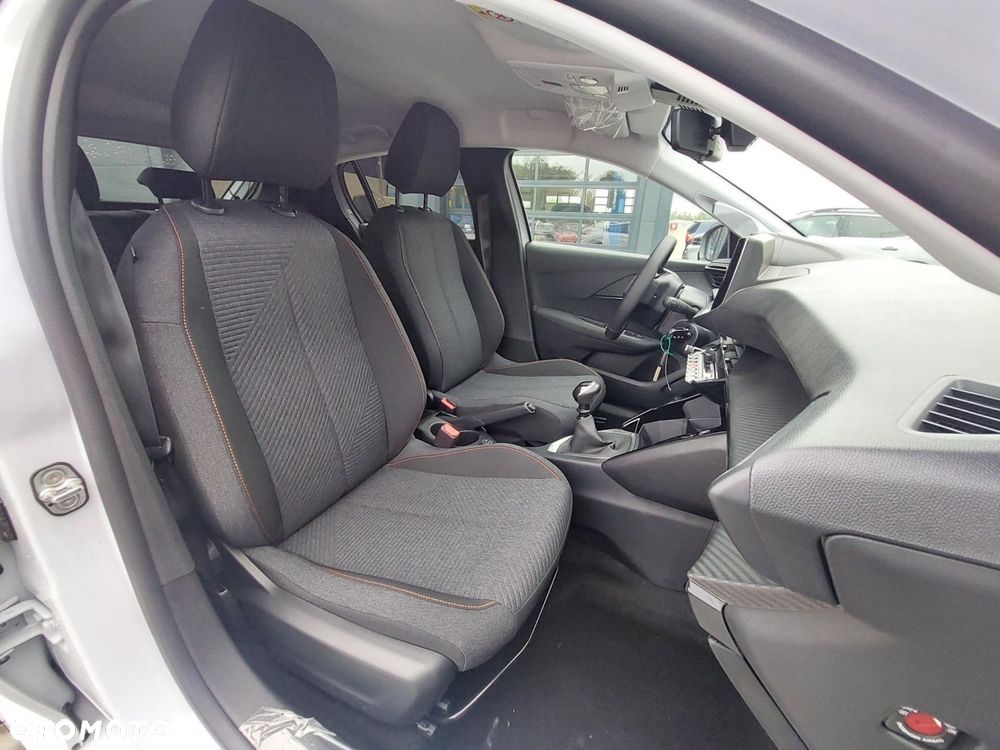 Peugeot 208 - 10