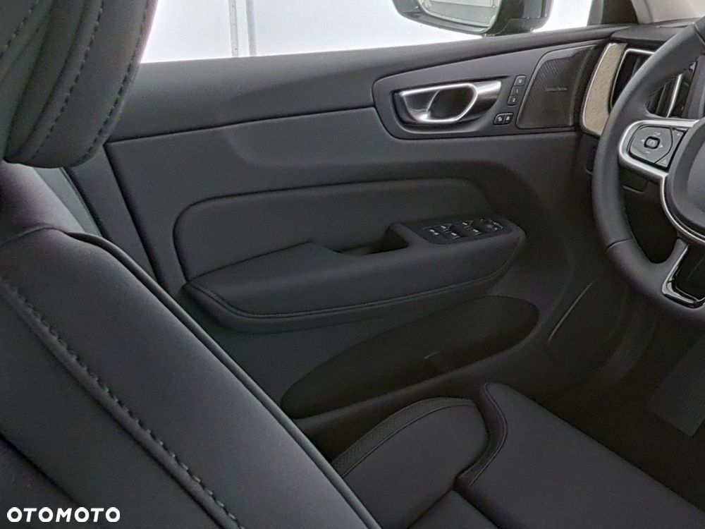 Volvo XC 60 B5 B AWD Plus Dark - 12