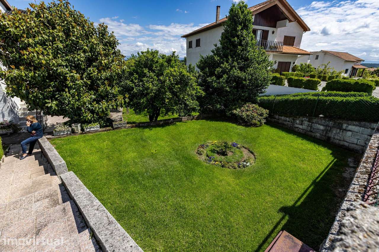 Excelente moradia bi-familiar T4 com jardim em Santa Comba Dão - Grande imagem: 5/53