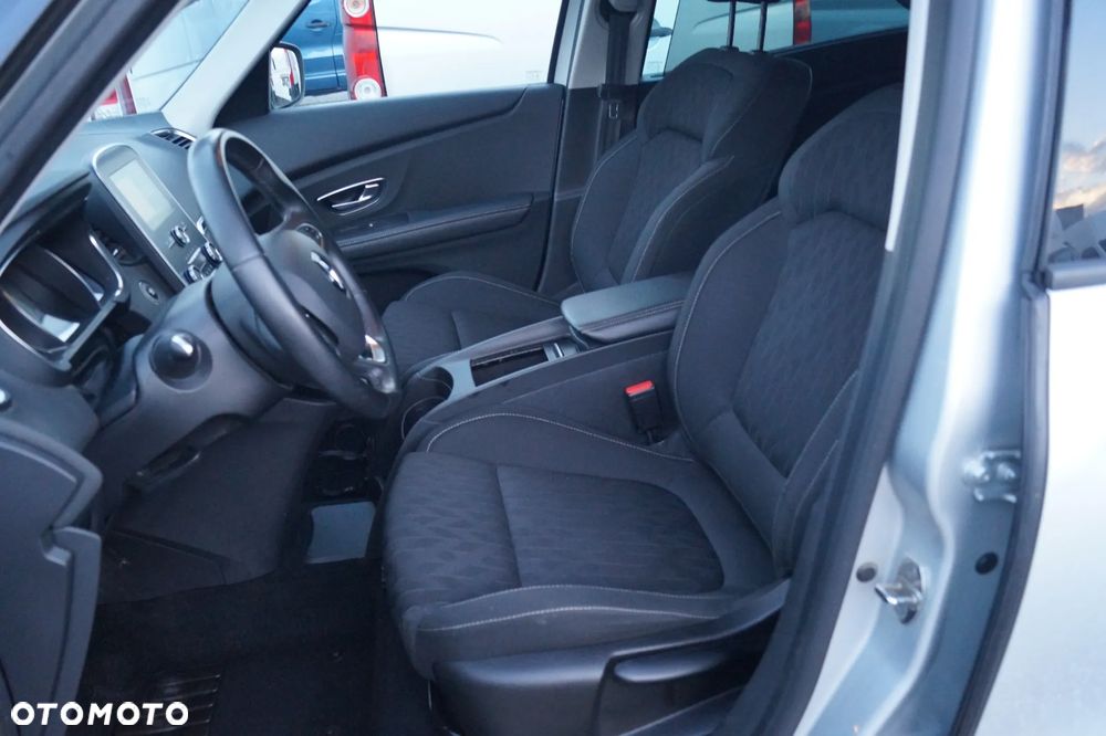 Renault Grand Scenic - 17