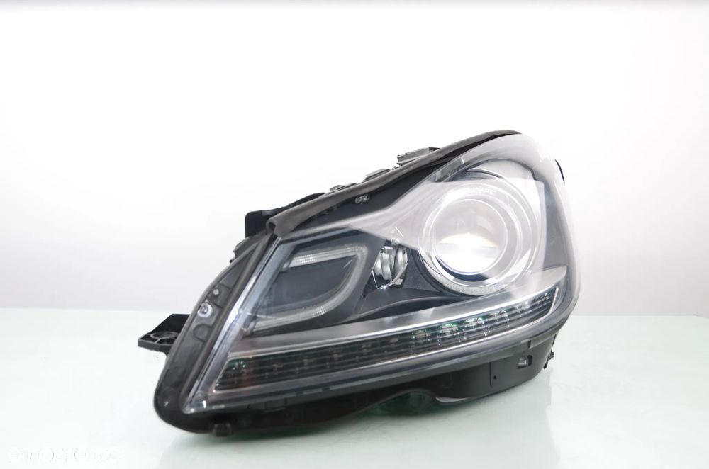 MERCEDES KLASA C W204 LIFT BI-XENON A2048204339 Lewy Przedni Oryginał - 1