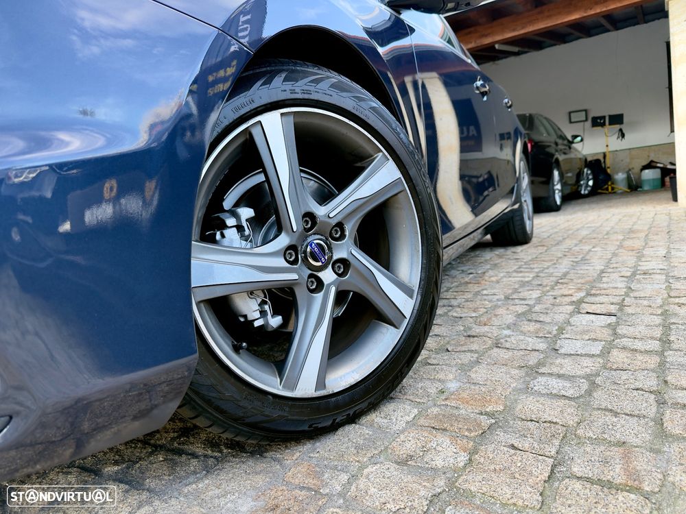 Volvo V40 D2 R Design - 13