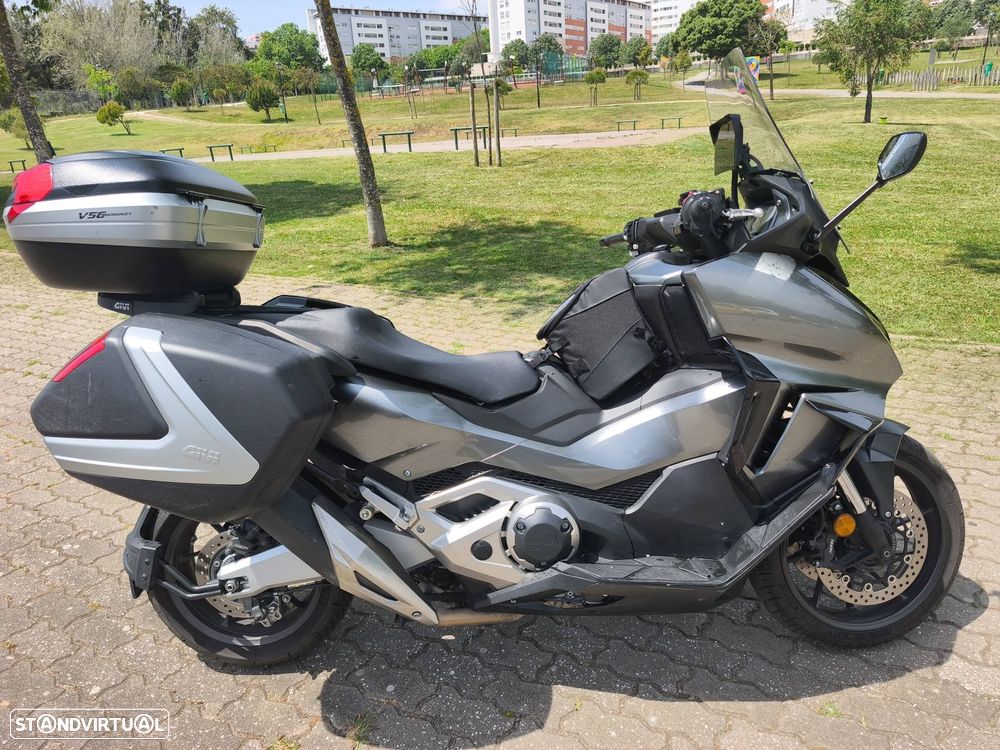 Honda Forza 750 - 16