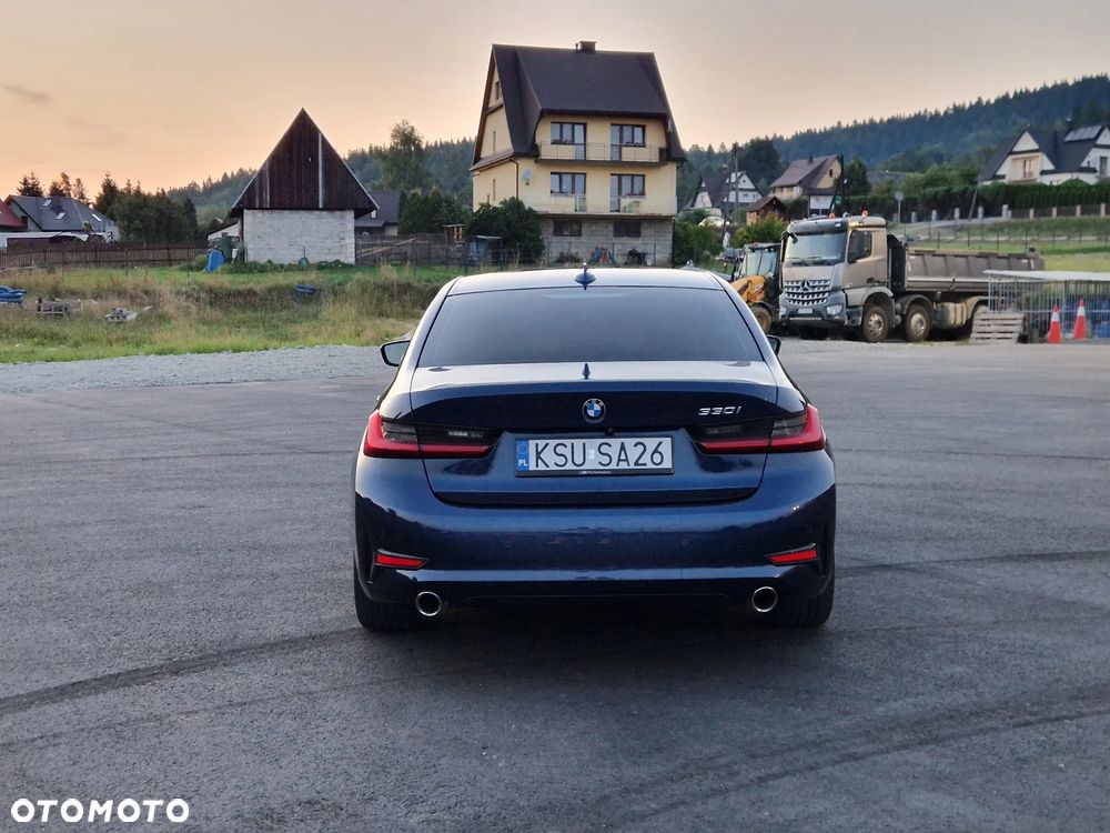 BMW Seria 3 330i Sport Line - 14