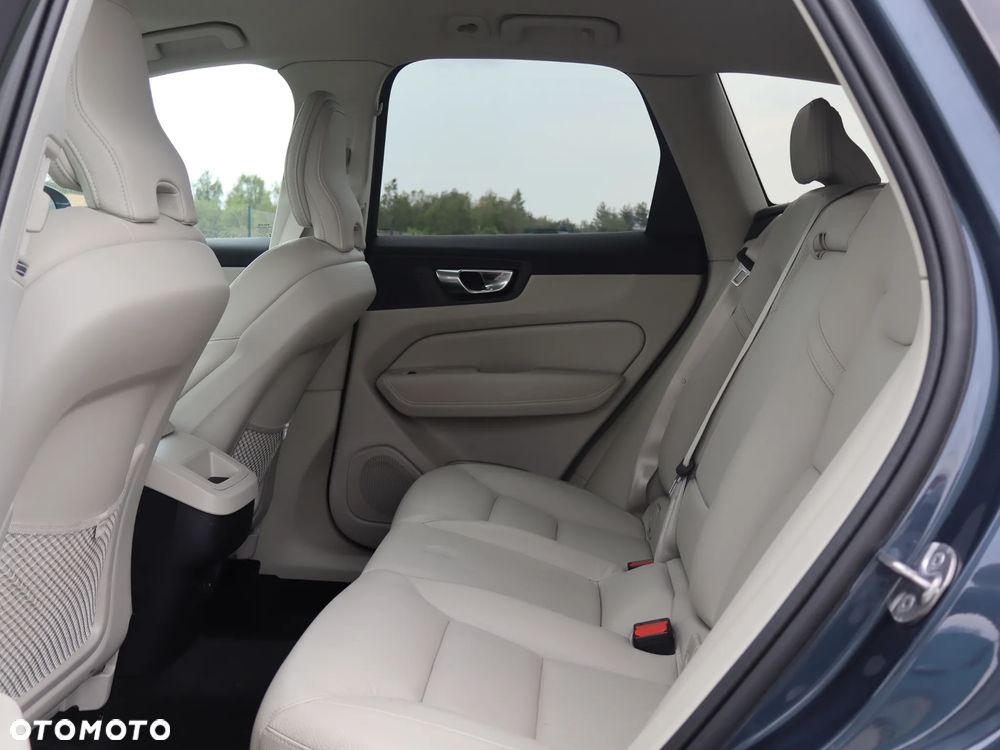 Volvo XC 60 B4 D AWD Plus Bright - 16