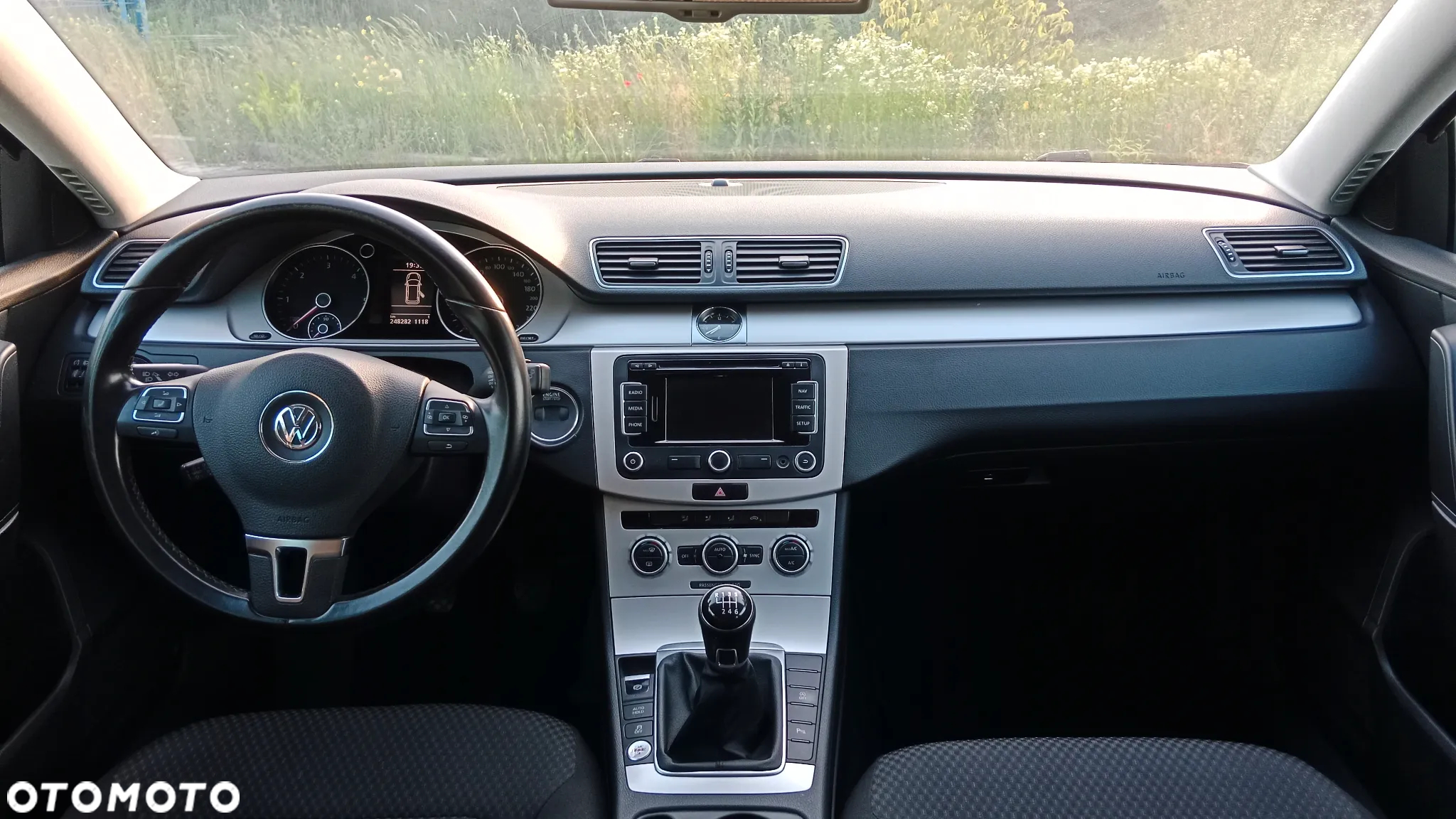 Volkswagen Passat 1.6 TDI Comfortline - 9
