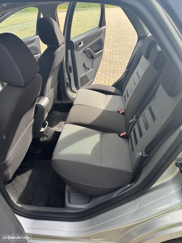 Ford Focus 1.6 TDCi Connection - 13