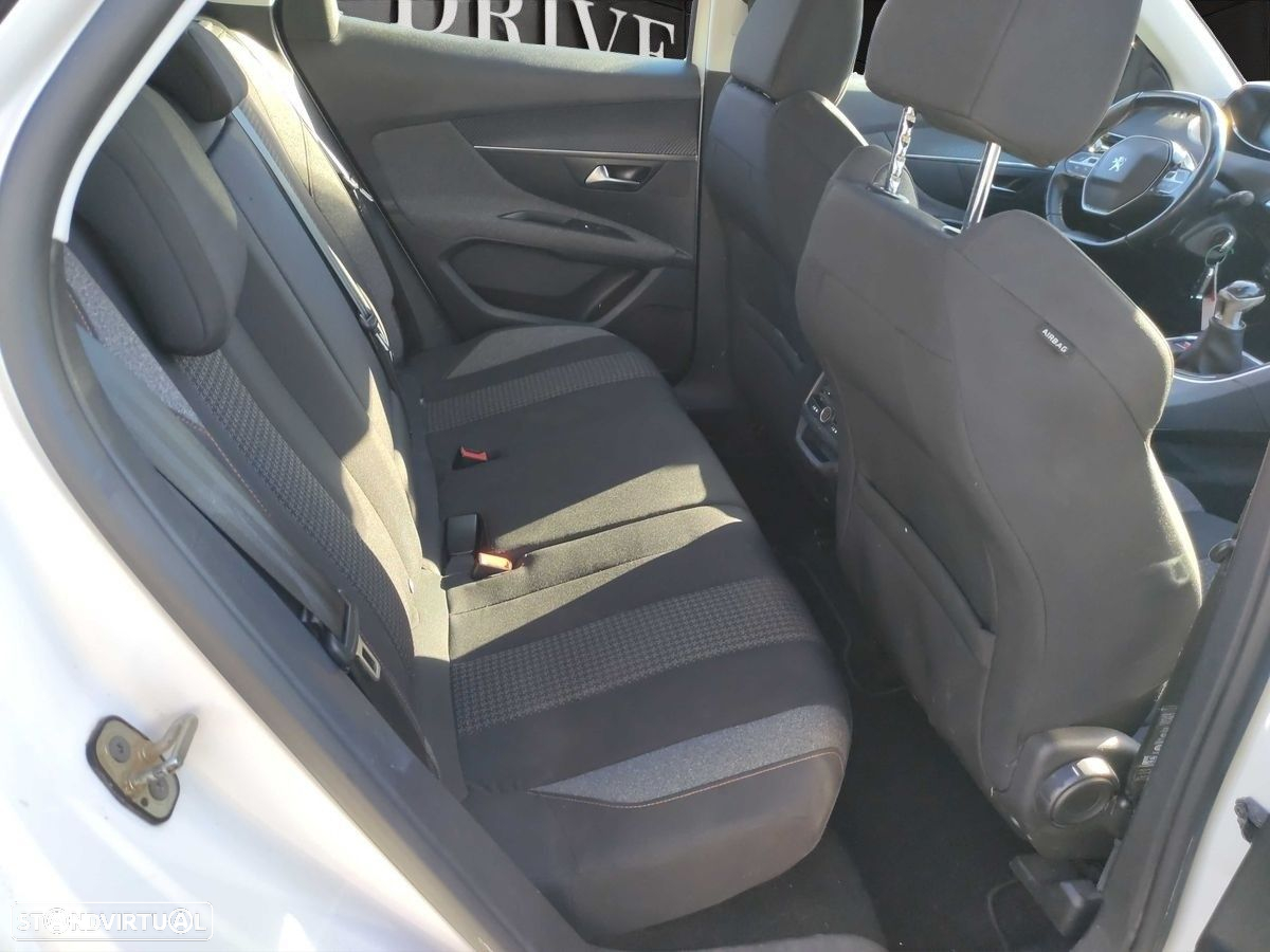 Peugeot 3008 PureTech 130 Stop & Start GPF Active - 8