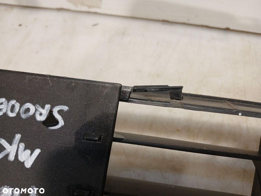 ATRAPA KRATKA W ZDERZAK PRZÓD DOLNA FORD FIESTA MK6 02-05r. 2S61-A018A58-A - 3