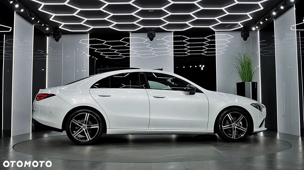 Mercedes-Benz CLA - 12