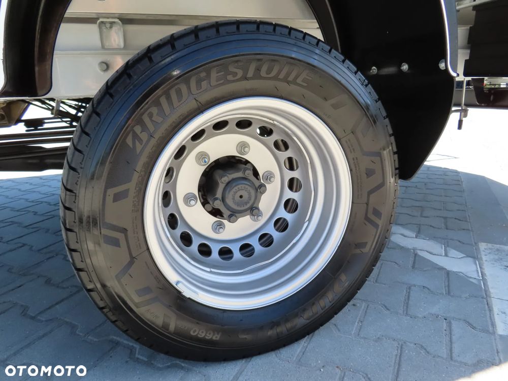 Mercedes-Benz Sprinter 517 CDI 170 KM Plandeka 12 E.Palet 5520 mm Dł. Skrzynia 2453 mm Szeroka TYLNE DRZWI KONTENEROWE Rozstaw Osi 4325 mm DMC 3500 Kg Ładowność 823 Kg WZMACNIANY Załadunek Wysokość Rampowa AMAZON Kabina Sypialniana SPOJKAR SPOJTRAK XL Nowy Nie Używany Gotowy Dostępny OKAZJA - 24