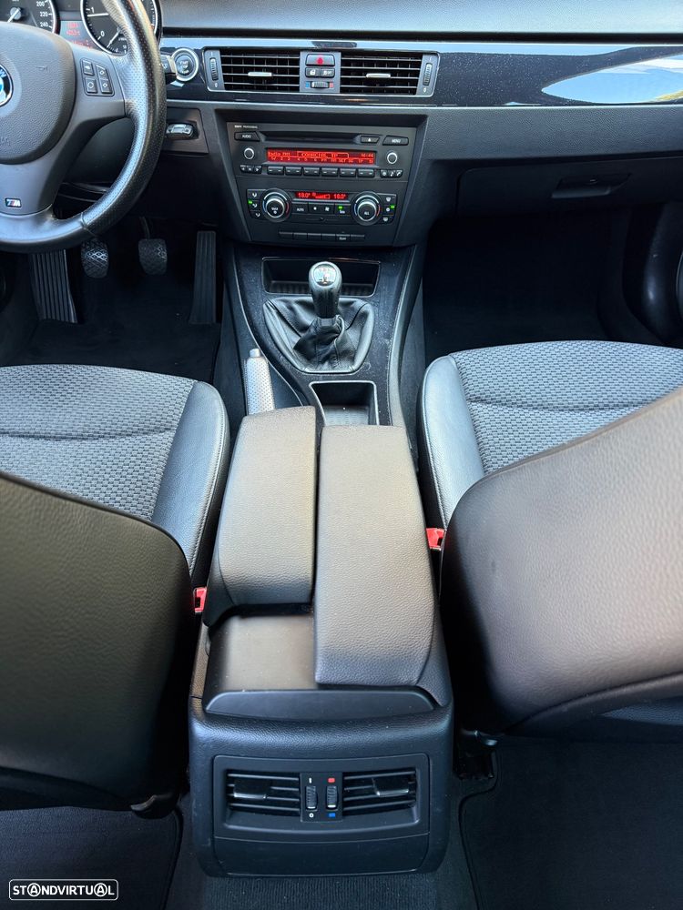 BMW 320 d Pack M - 24