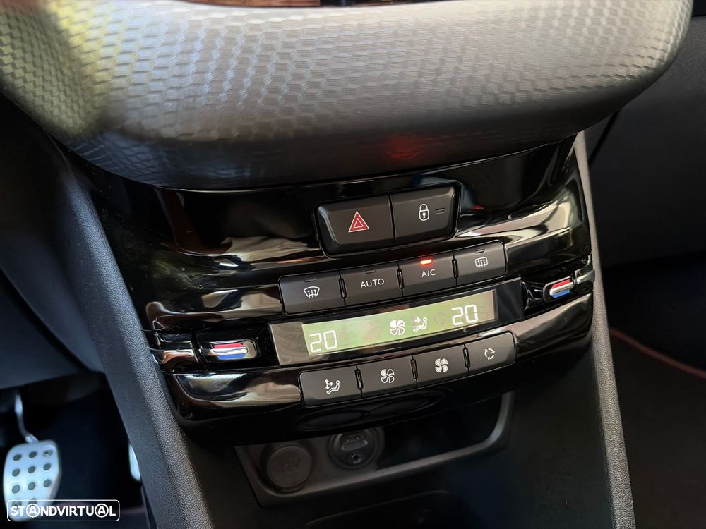 Peugeot 2008 1.2 PureTech GT Line - 38