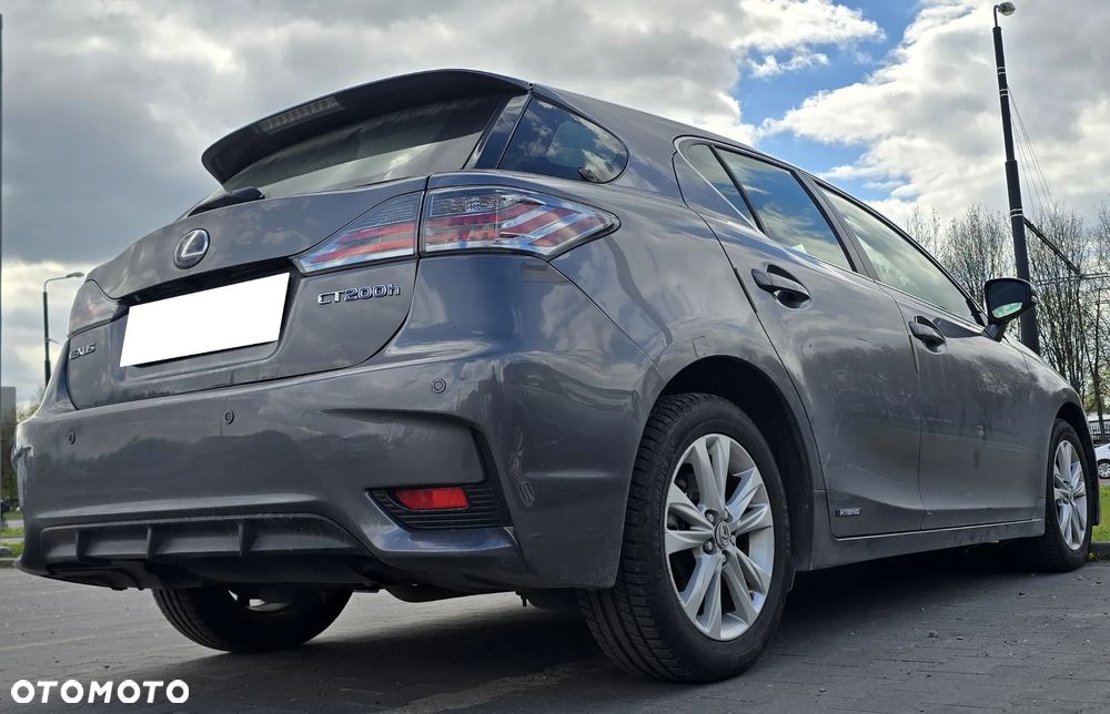 Lexus CT - 9