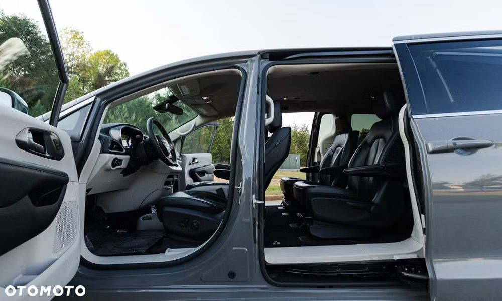 Chrysler Pacifica - 7