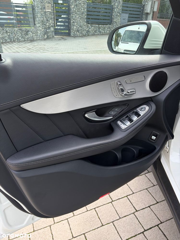 Mercedes-Benz GLC 300 4Matic 9G-TRONIC AMG Line Plus - 24