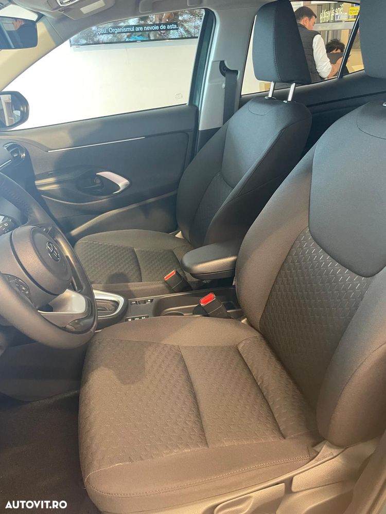Toyota Yaris Cross 1.5 VVT-i HSD 116 4x2 HEV Business - 12