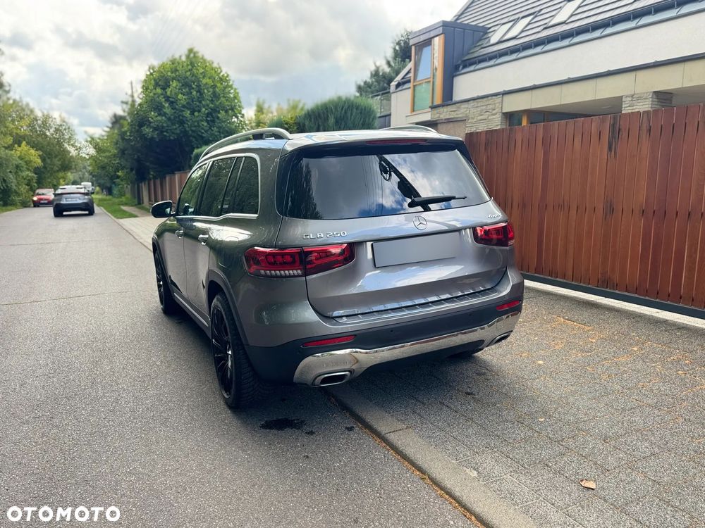 Mercedes-Benz GLB 250 4-Matic 8G-DCT - 3