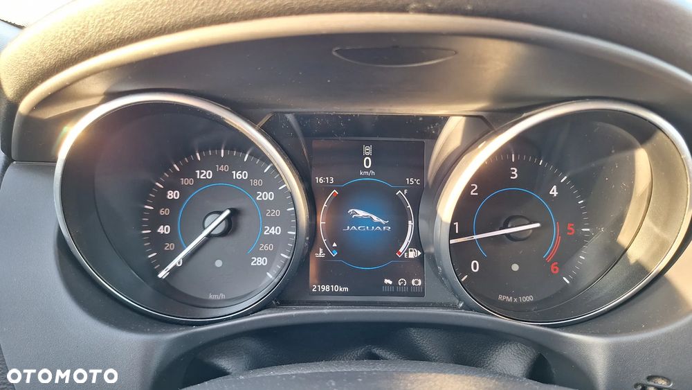 Jaguar XE 2.0 D Prestige - 10