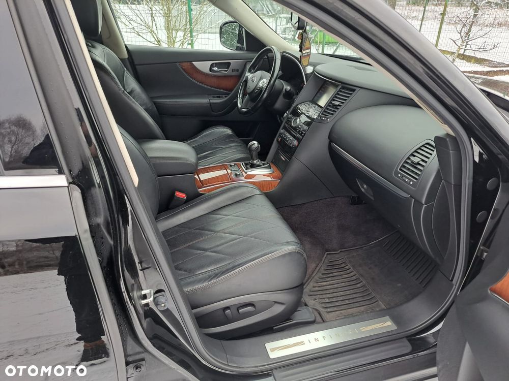 Infiniti Q70 - 3