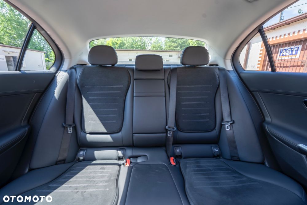 Mercedes-Benz Klasa C 300 4Matic 9G-TRONIC - 8