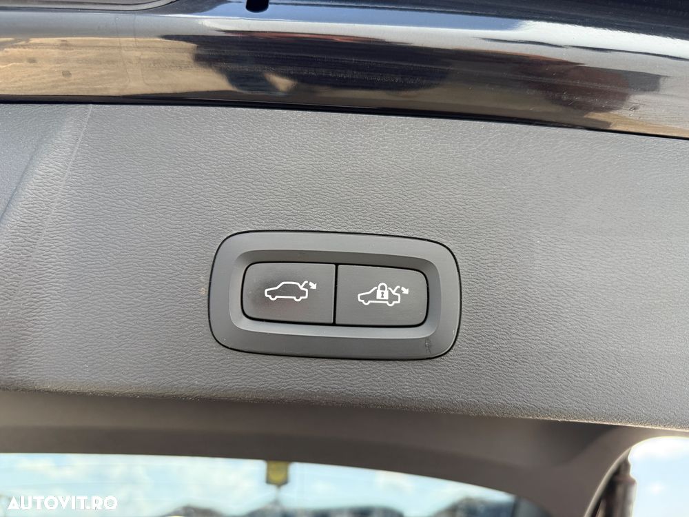 Volvo XC 40 D4 AWD Geartronic Momentum - 20