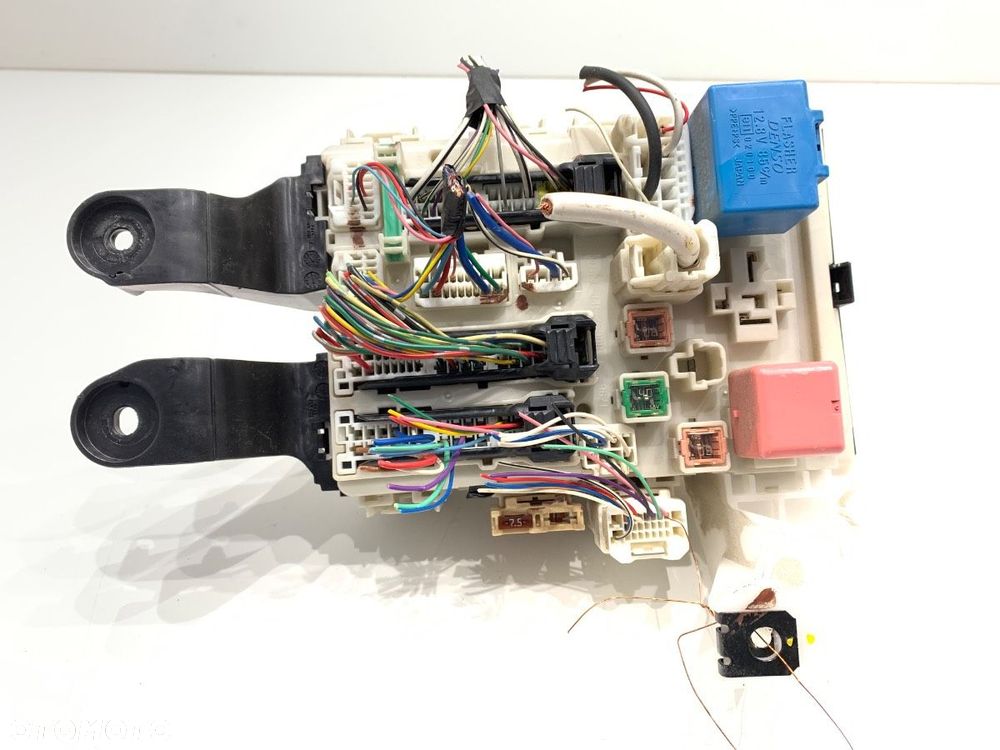 SKRZYNKA BEZPIECZNIKÓW  TOYOTA AVENSIS Kombi (_T27_) 2009 - 2018 2.0 (ZRT272_) 112 kW [152 KM] - 1