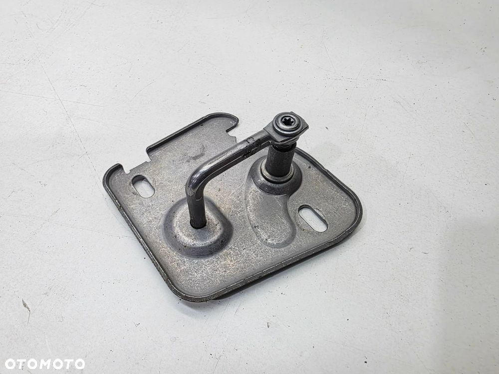 ZAMEK MASKI PRAWY RYGIEL AUDI A3 8Y 81A823186B - 1