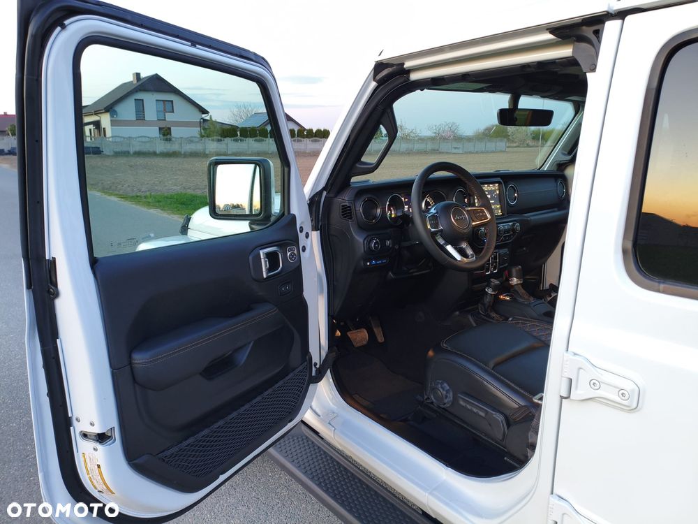 Jeep Wrangler - 11