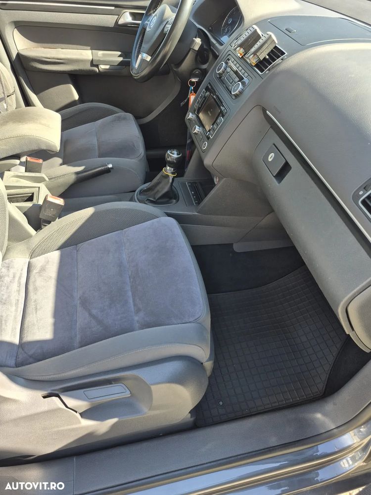 Volkswagen Touran 2.0 TDI DPF BlueMotion Technology STYLE - 6