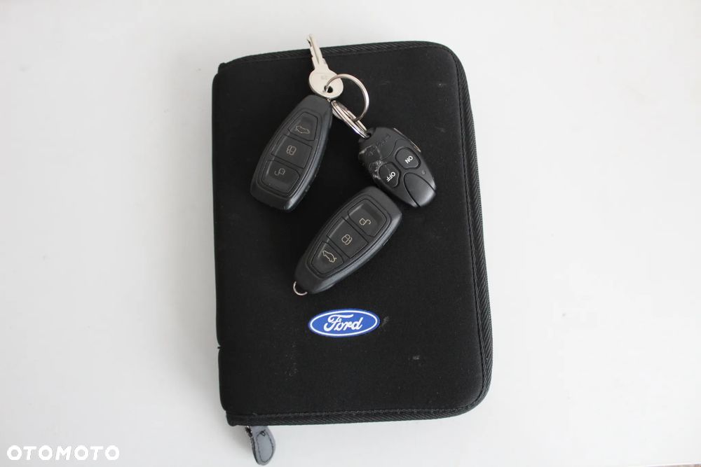 Ford S-Max 2.0 TDCi DPF Titanium - 37