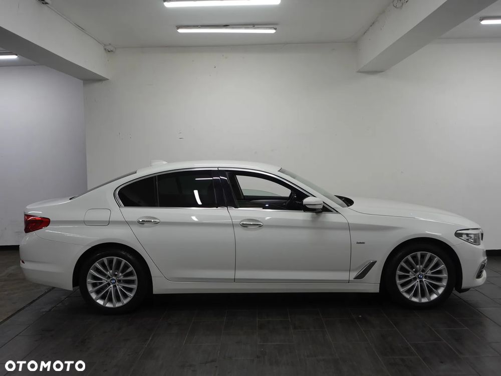 BMW Seria 5 520d xDrive Luxury Line - 9