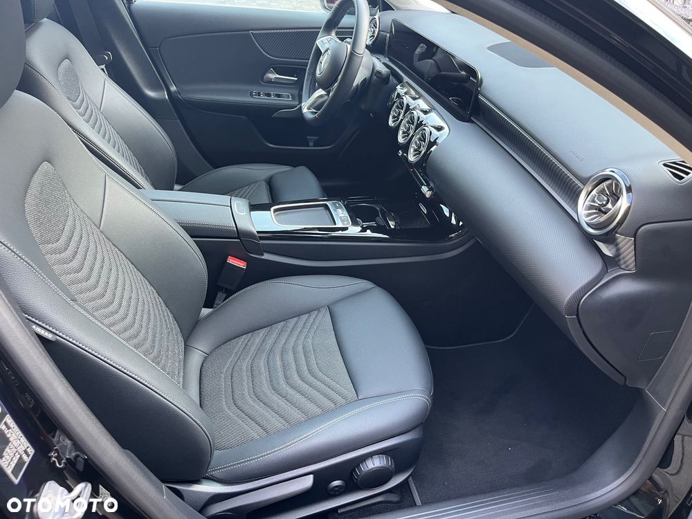 Mercedes-Benz Klasa A 180 7G-DCT - 16