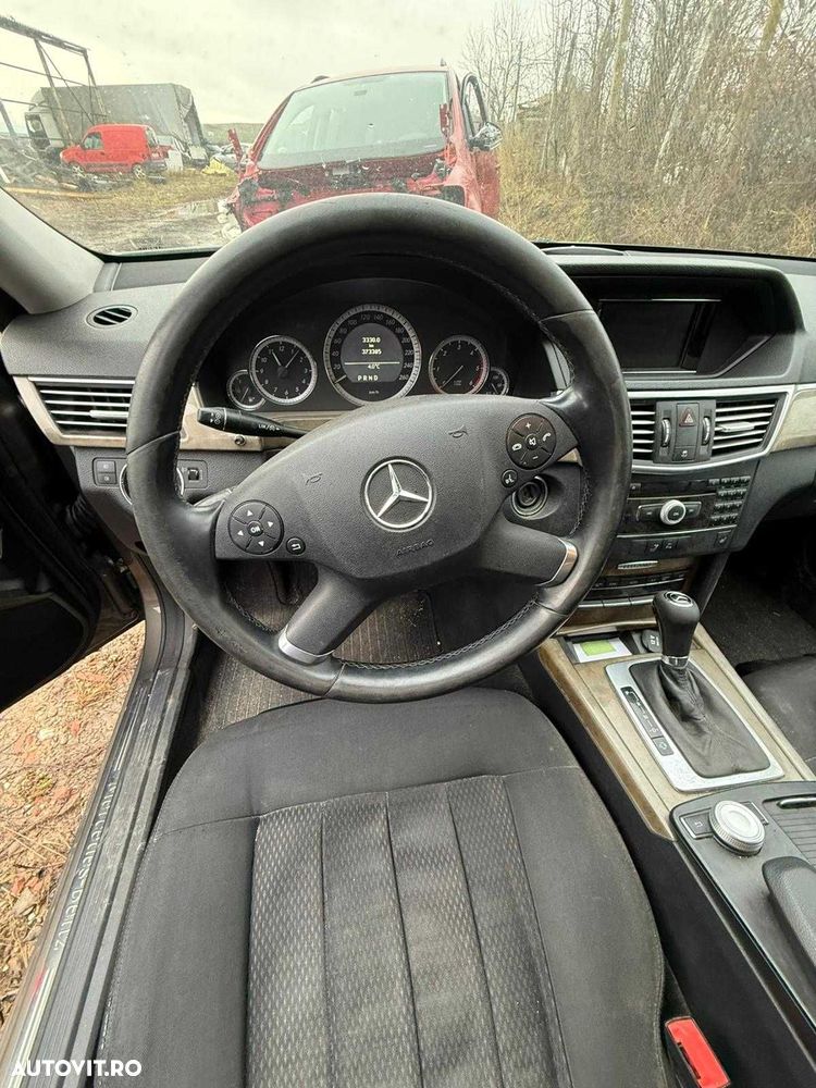 Dezmembrez Mercedes E class 220 2.2 motor defect - 6