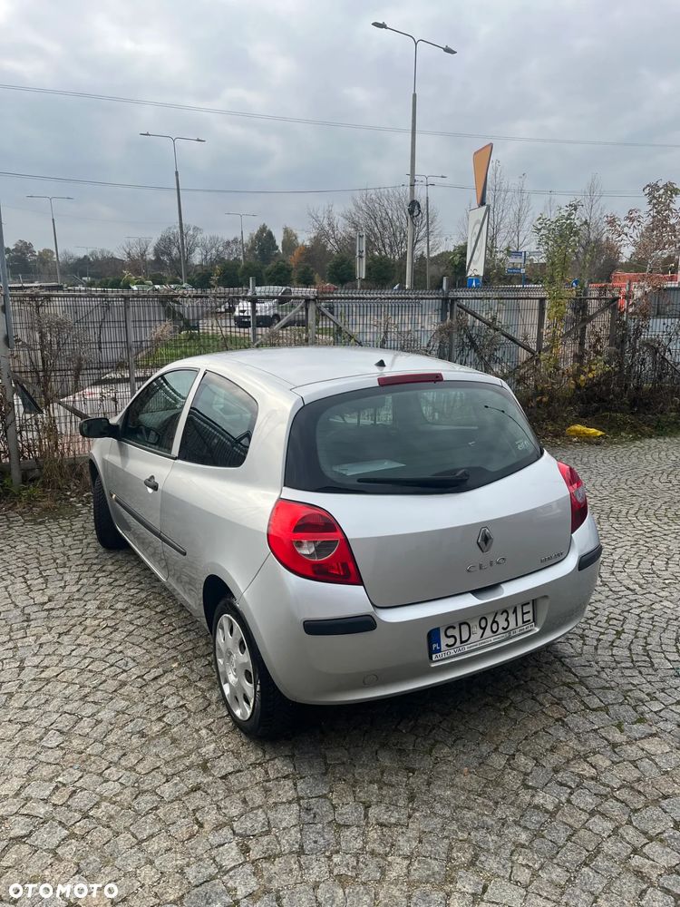 Renault Clio 1.2 16V Authentique - 6