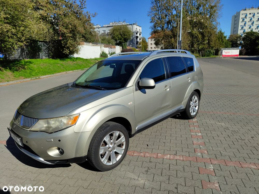 Mitsubishi Outlander 2.0 DID Instyle NAVI - 2