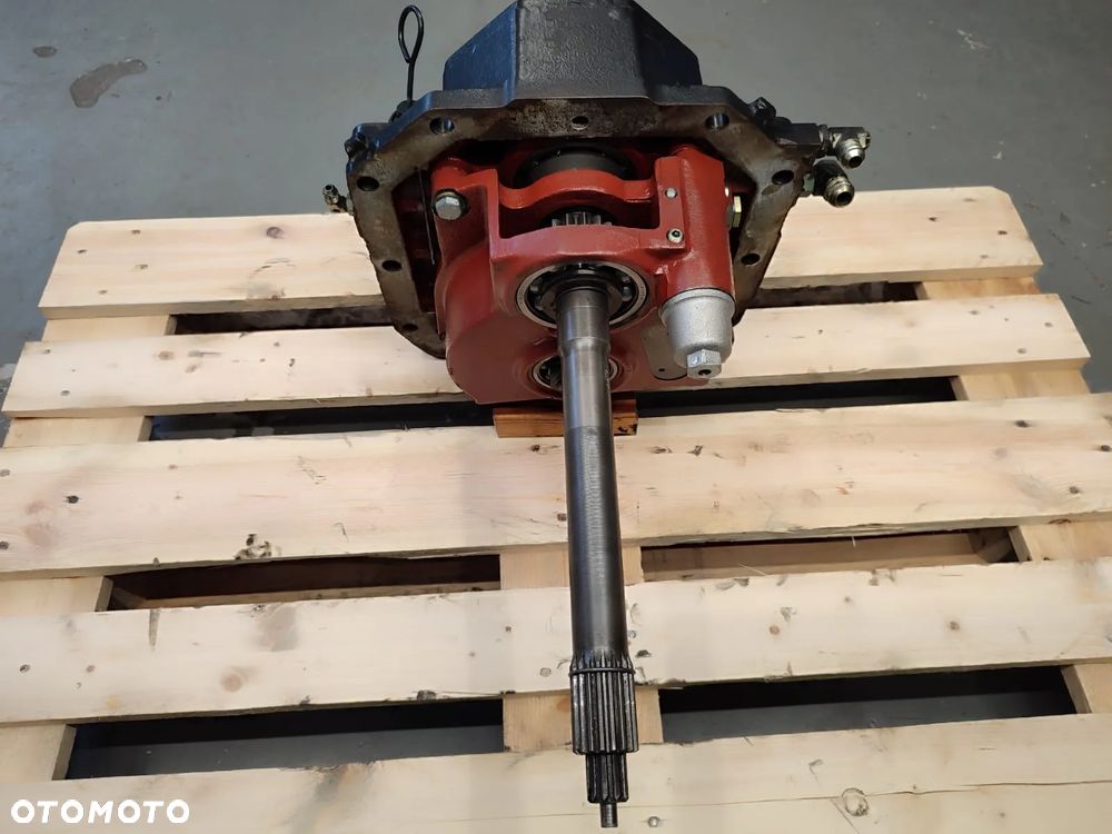 PTO tył 5165972 NEW HOLLAND TL90 - 10