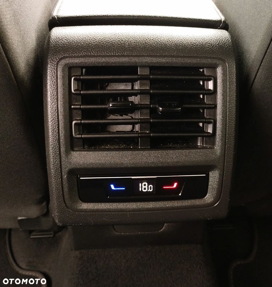 Volkswagen Golf 1.5 eTSI EVO Style DSG - 15