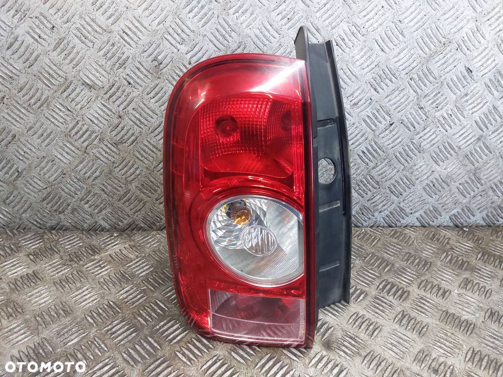 LAMPA LEWY TYŁ DACIA DUSTER I - 1