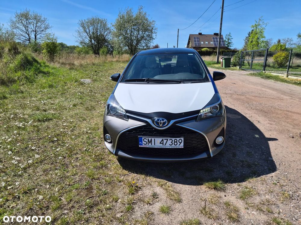 Toyota Yaris Hybrid 100 Selection - 3