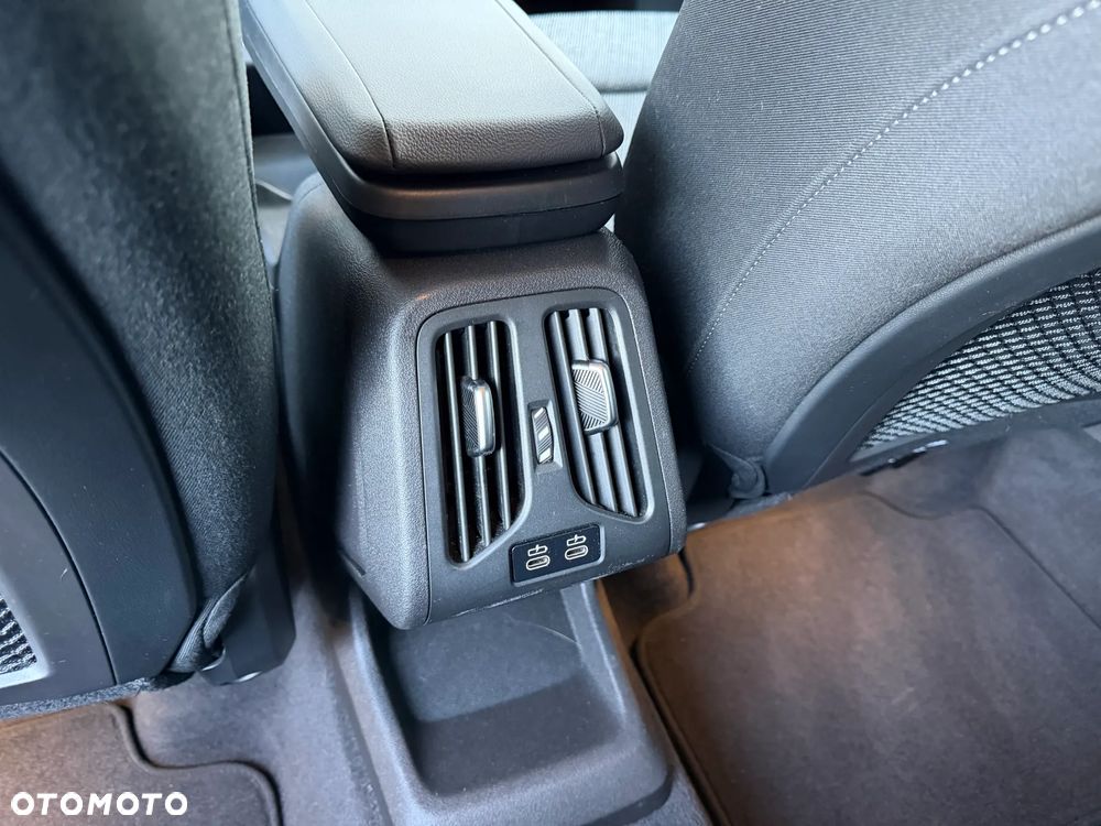 BMW Seria 2 218d - 31