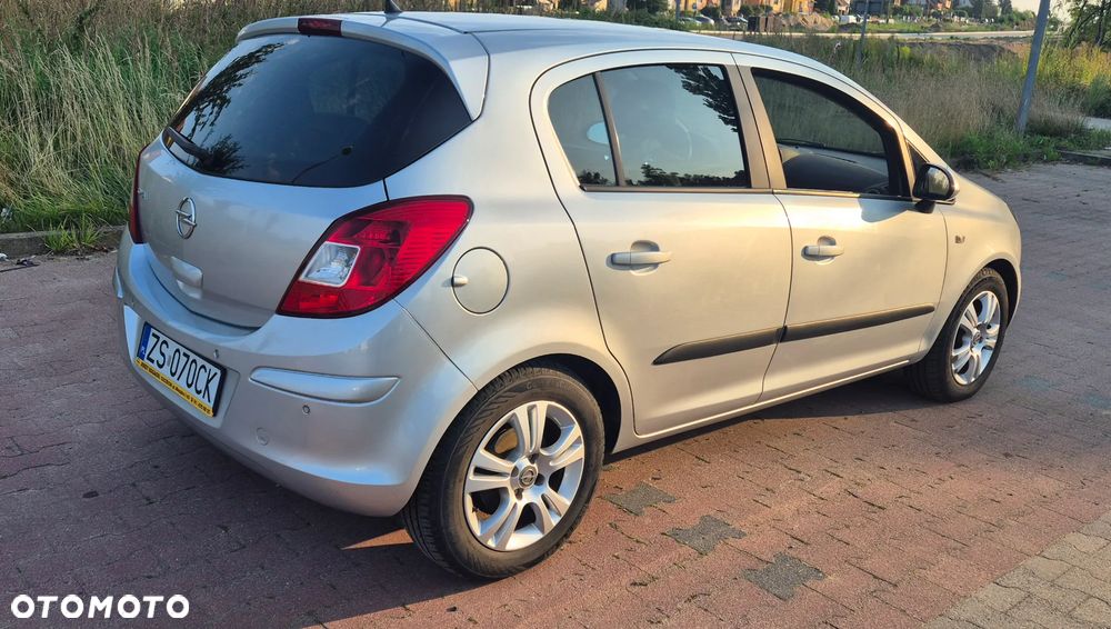 Opel Corsa 1.4 16V Cosmo - 16