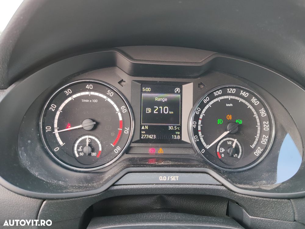 Skoda Octavia 2.0 TSI DSG RS - 12