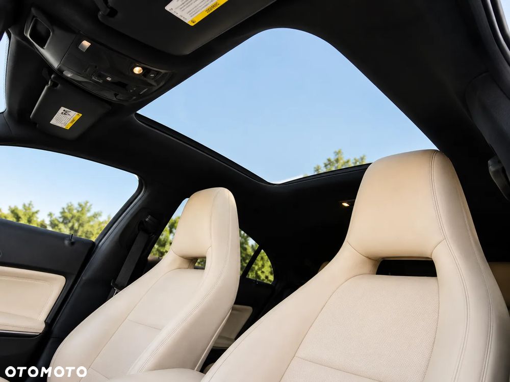Mercedes-Benz CLA 250 4Matic 7G-DCT AMG Line - 14