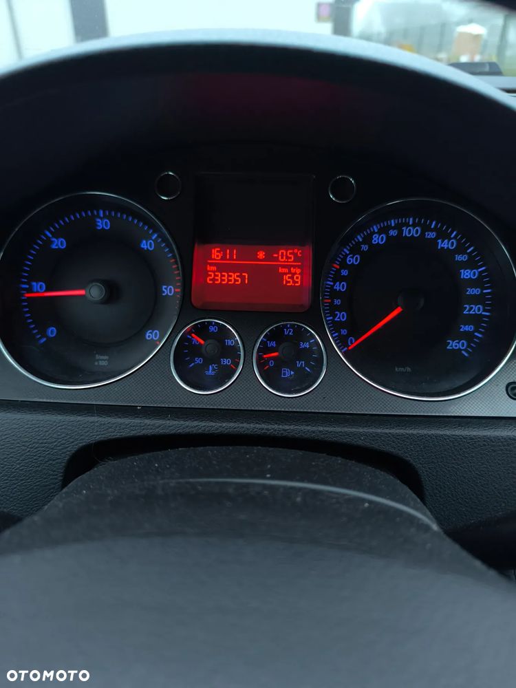 Volkswagen Passat 1.9 TDI Comfortline - 12